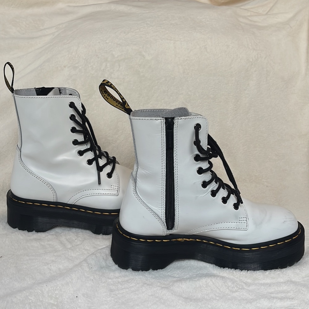 White leather 2” platform woman’s Doc Martens - Picture 7 of 8
